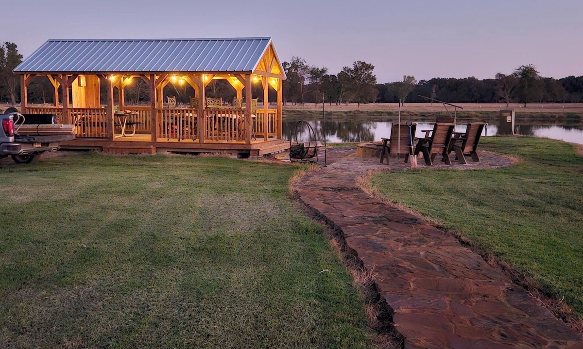 Sulphur Bluff Cabin | 5-Star Private Cabin on 450+ acre gated/high fenced game ranch