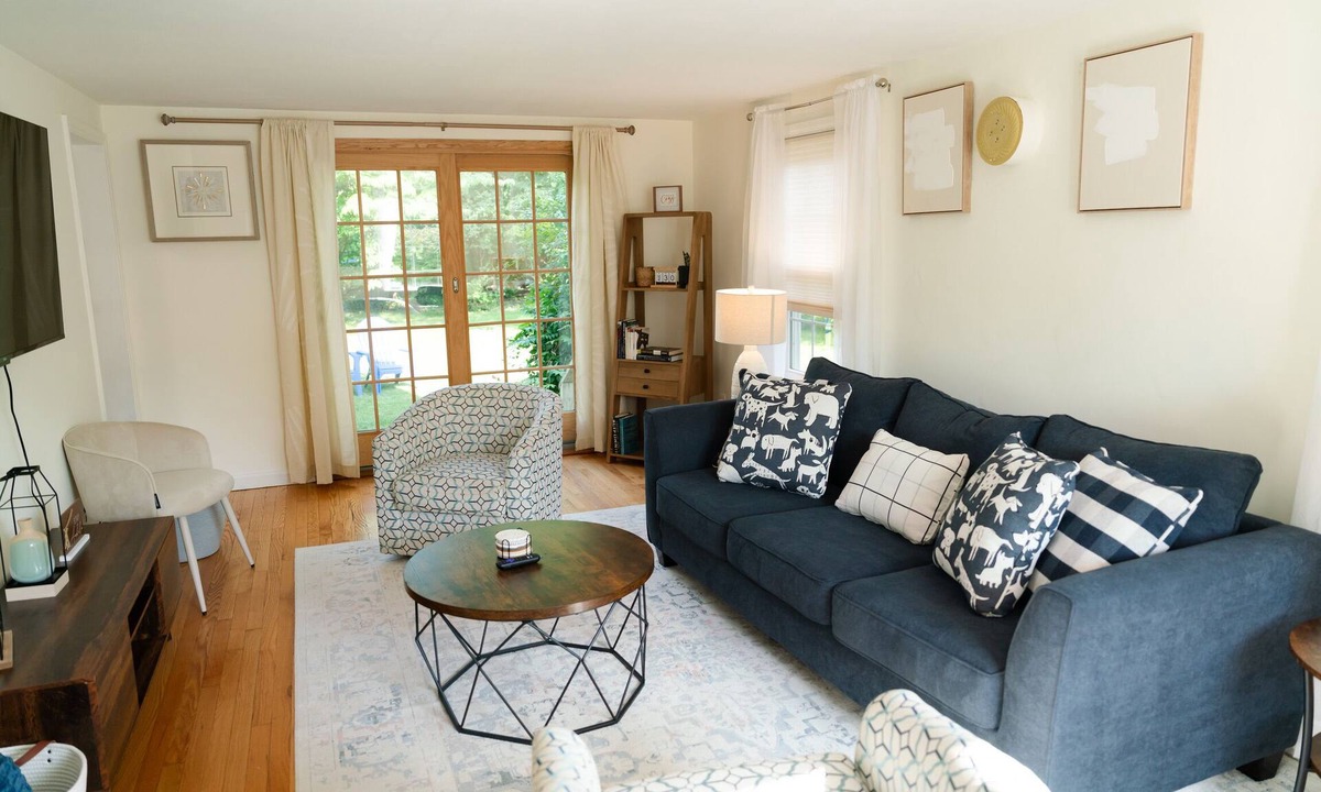 Eastside House | 5-star Renovated 3BR 𝓱𝓸𝓶𝓮/w Backyard Deck near SU/SUNY-ESF/Hospitals