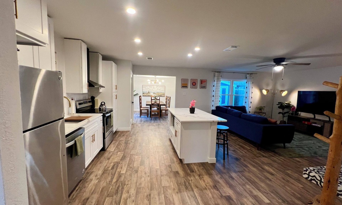 Denton House | 5-Star Stay-Large Remodeled & Modern 4BR Near UNT/TWU-Sleeps 10