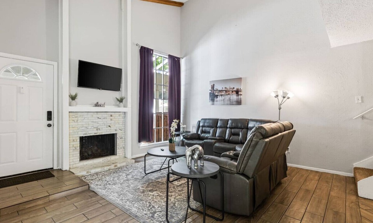 Southwest Carrollton Villa | 5 STAR Townhome near all major highways! Fast Wifi