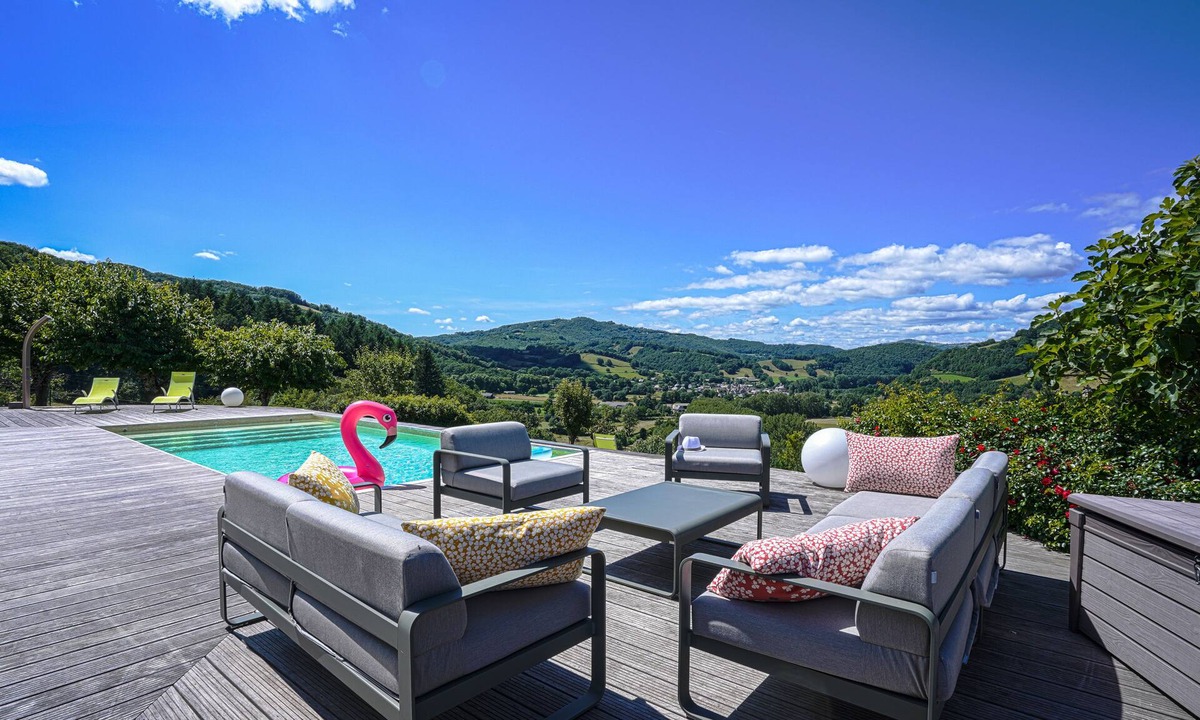 Sainte-Eulalie-d'Olt Villa | 5-star villa with pool and panoramic view Gîte Exception Aveyron Occitanie