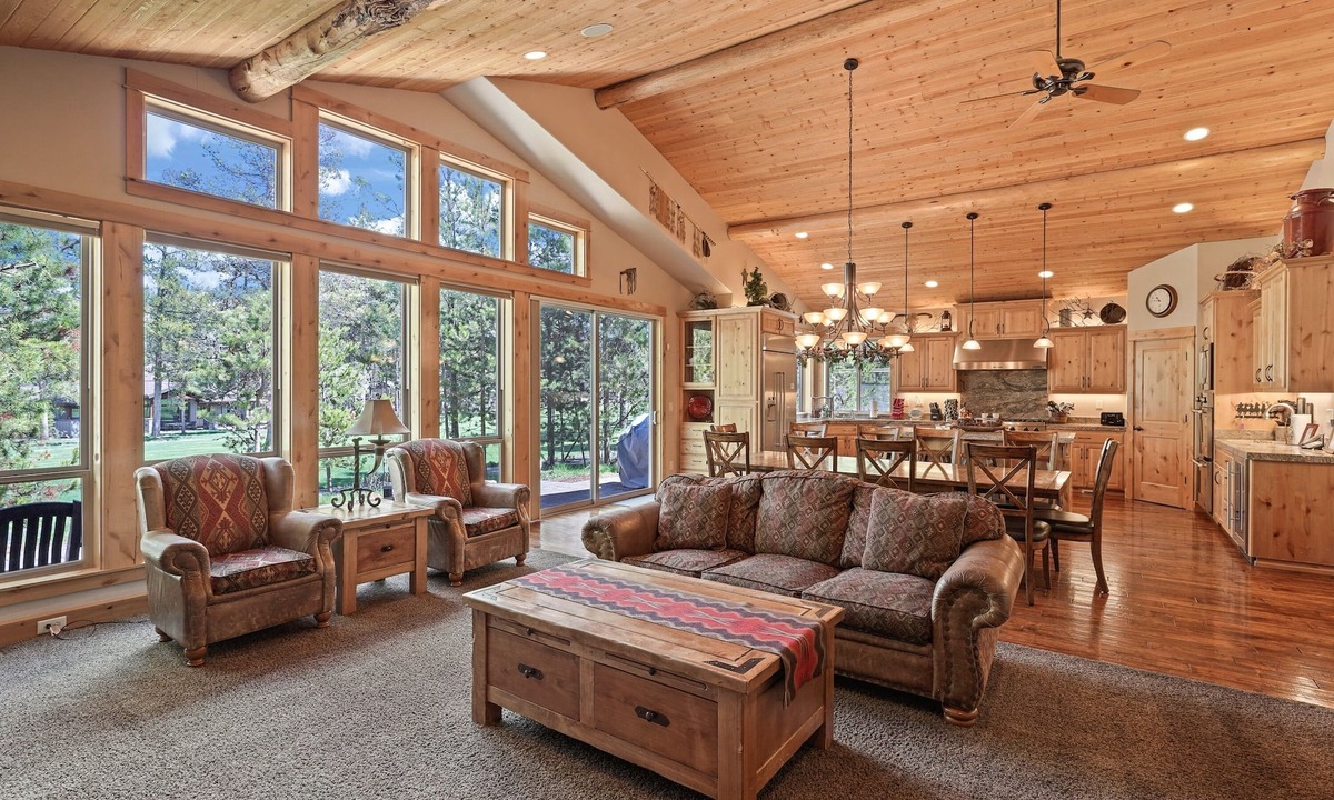 Sunriver House | 5 Vine Maple 6 Bedroom Home by Redawning