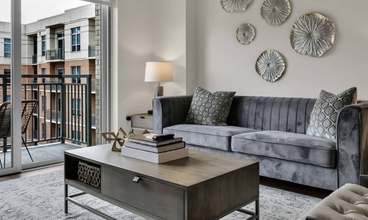 The Woodlands Apartment | 5 ★ Walking Distance to Shops & Restaurants, Lux Amenities, 2 Balconies, King Bed