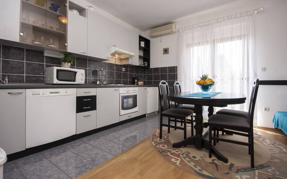 Tribunj Apartment | 50 m² Apartment ∙ 1 bedroom ∙ 3 guests