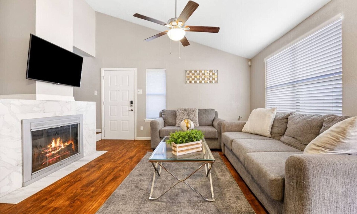 Southwest Carrollton Condo | 50% OFF The Executive`s Nest: 2BR Near Major Hubs