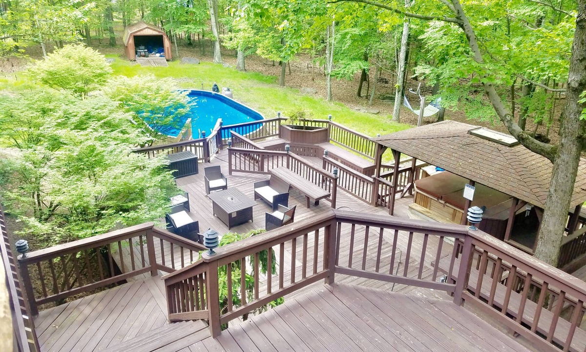 East Stroudsburg House | 5000sqft Mountain View Pool Hot Tub Sauna Firepit Games Multiple LARGE Deck