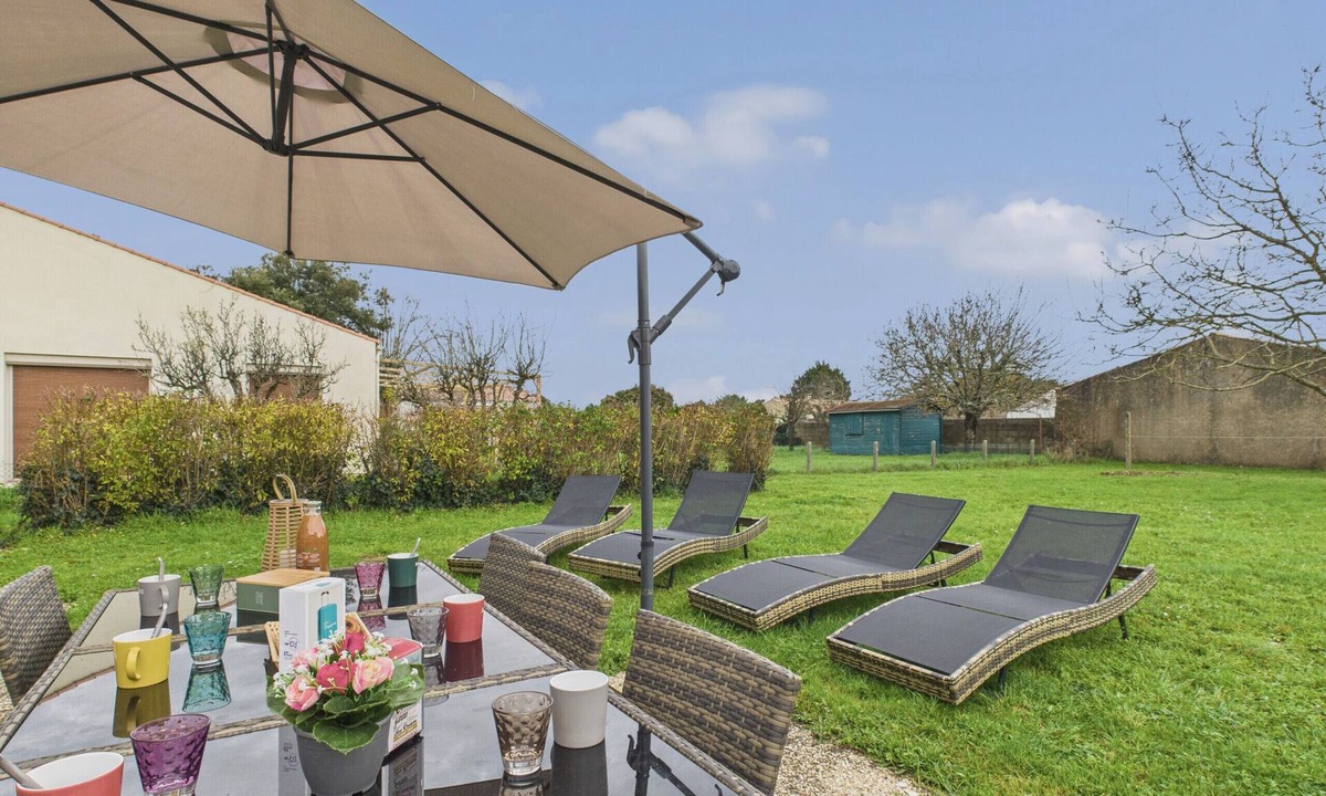 Saint-Vincent-sur-Jard House | 500m to beach, house with garden for 6