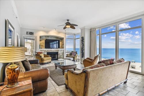 Thomas Drive Apartment | 501 Sterling Beach
