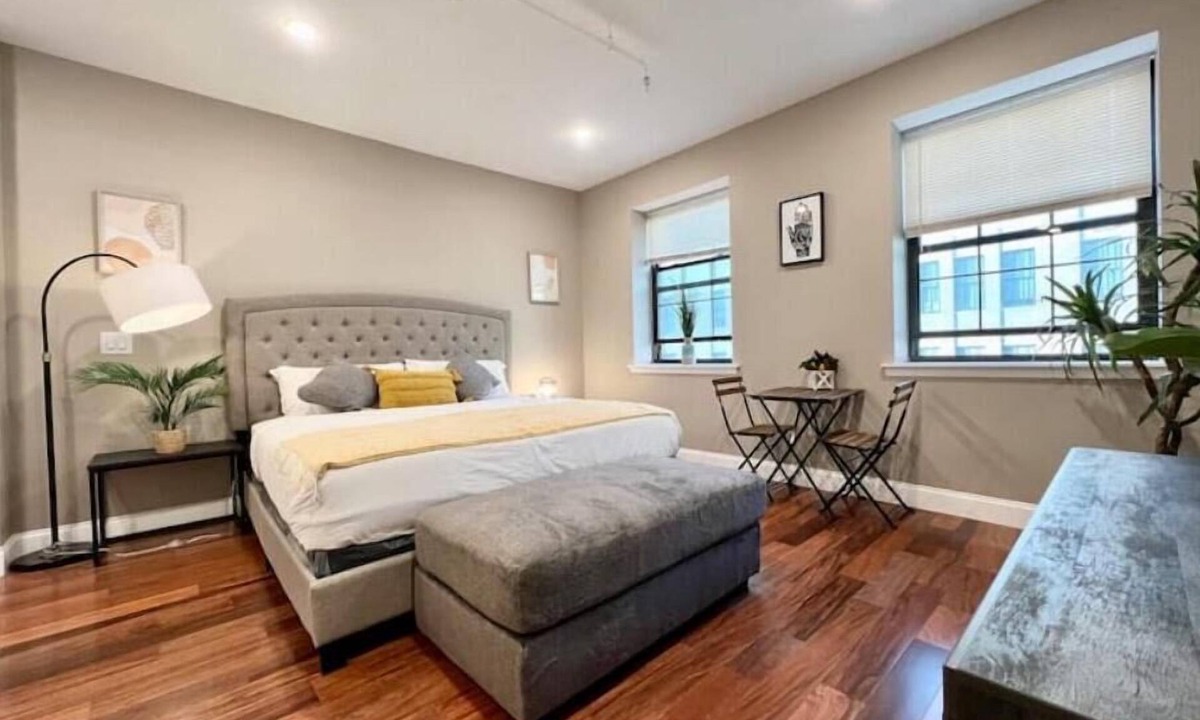 Logan Square Apartment | 508 Urban Lifestyle king bed APT in Center city