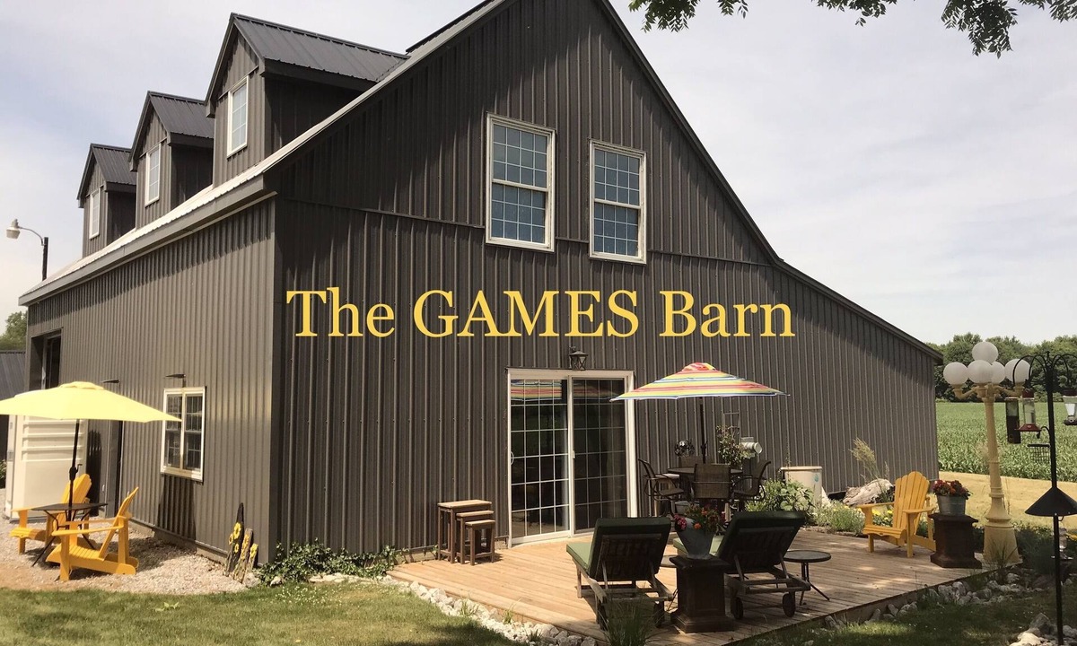 Port Rowan House | 50Acre Farm w/Games Barn & Projection Room.