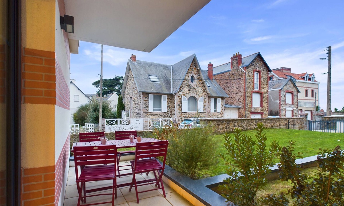 Pleneuf-Val-Andre Apartment | 50m from the beach, nice flat for 6