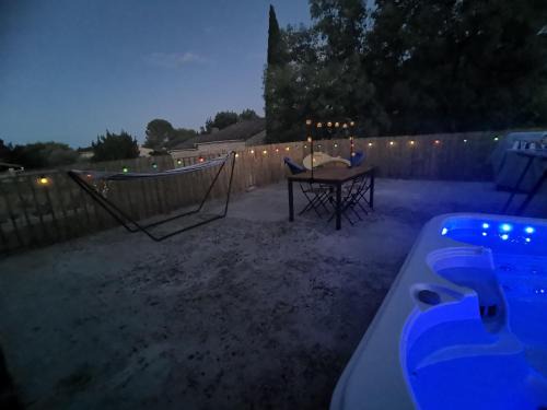 Piolenc Apartment | 50m2, 4 personnes , jacuzzi et sauna privatif