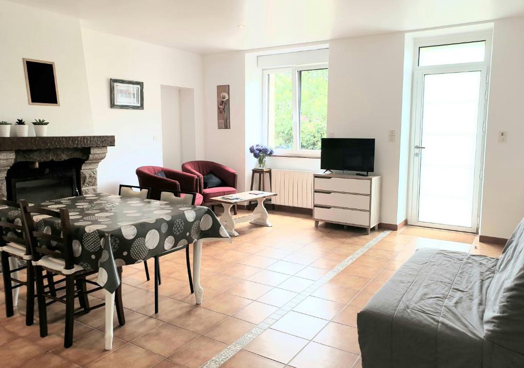 La Meziere House | 51 Le Chêne Fourcher