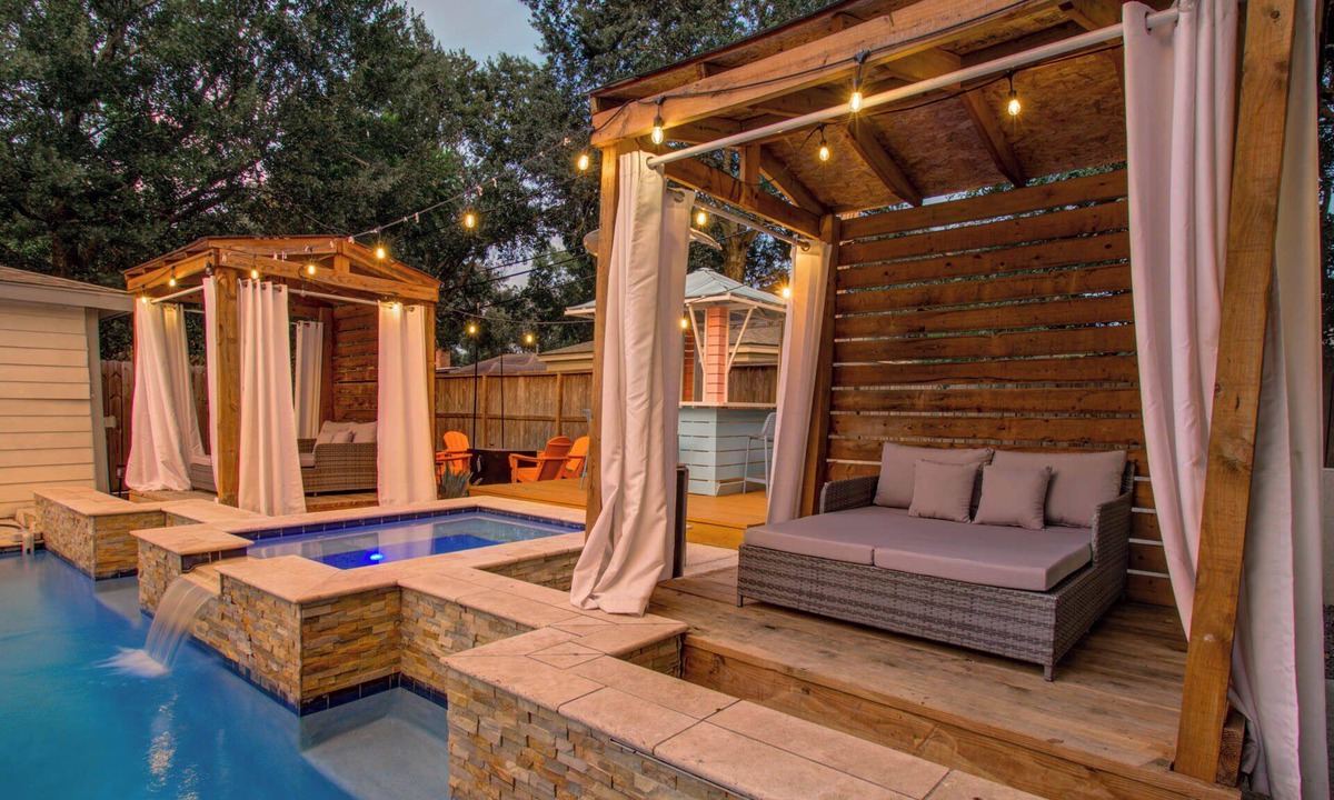 Westbury House | 5119 West Bellfort