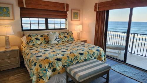 New Smyrna Beach Apartment | 517 - Nicely Decorated Oceanfront 3 Bedroom