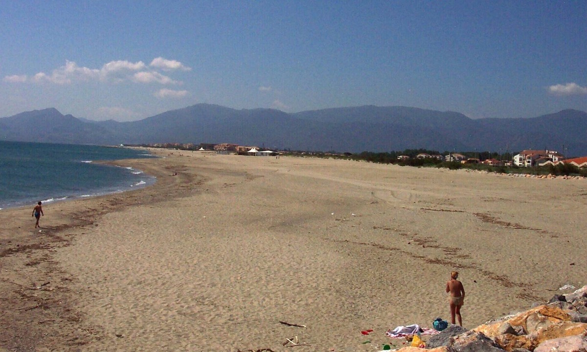 Elne Apartment | 51m2 wifi 2ch parking 2km sea 6pers large garden ok pets vacation vouchers