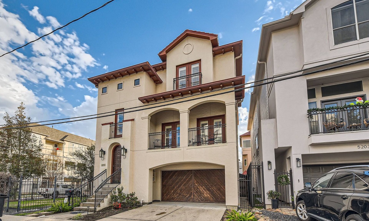 Washington Ave./ Memorial Park House | 5201 Floyd St, Houston TX