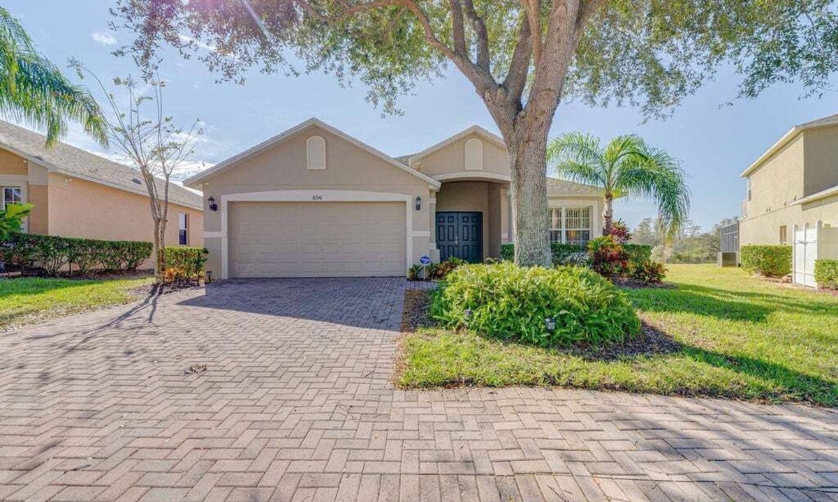 Highgate Park Villa | 521 - Lovely 4 Bedroom, 3.5 Bath Villa with South Facing Pool