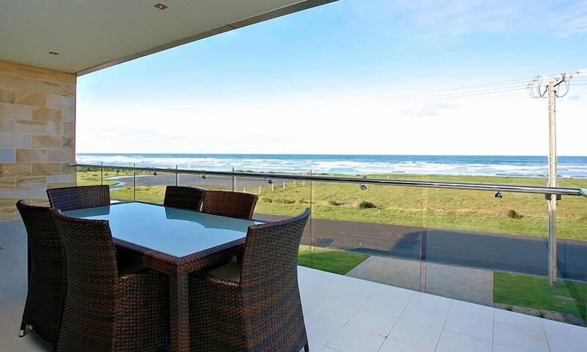 Middleton House | 52A Esplanade Luxury Ocean Views