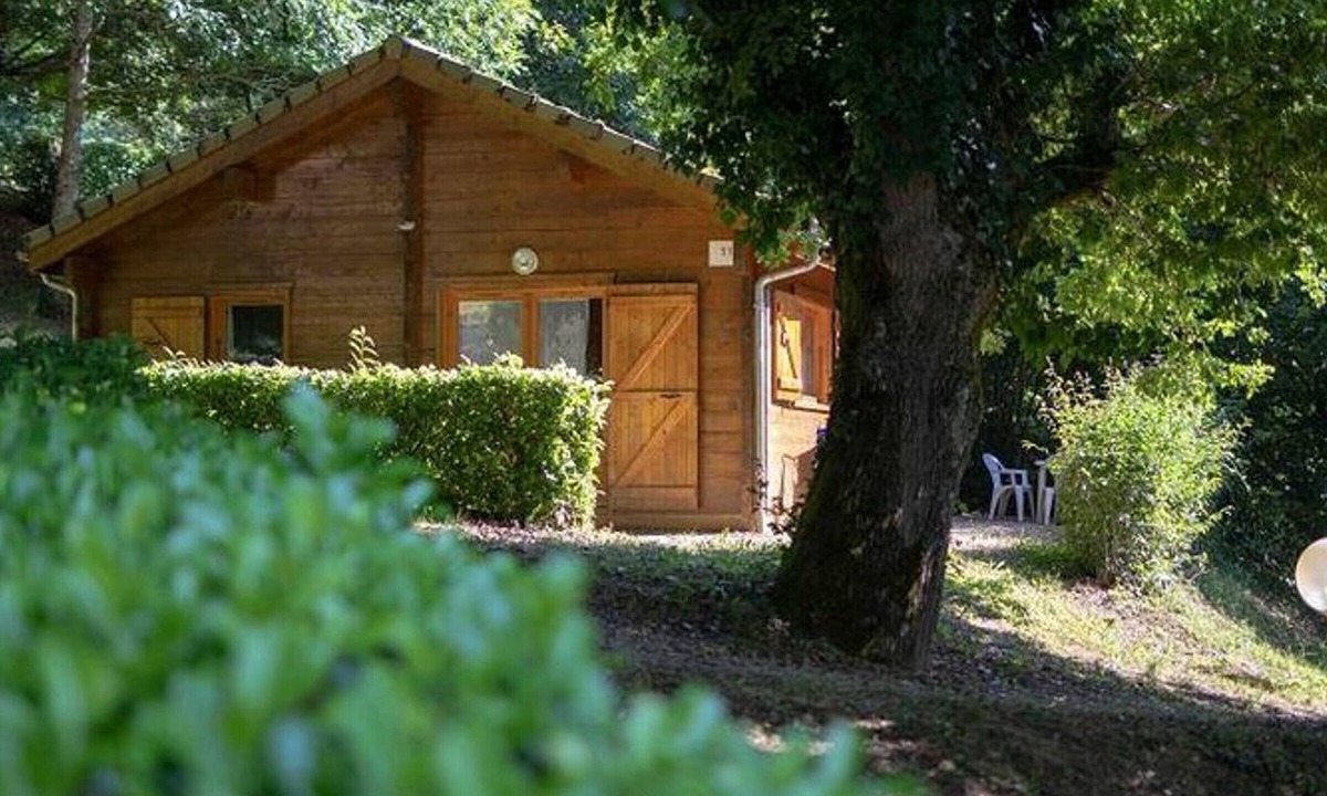 Sauveterre-de-Rouergue Ski Chalet | 52m² Chalet with Terrace in Sauveterre-de-Rouergue