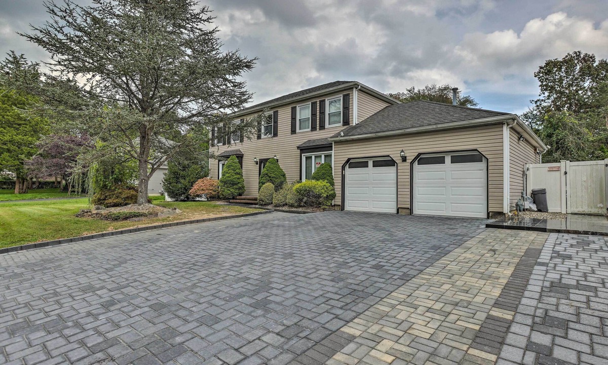 Adelphia House | 53 Mi to MetLife! Jersey Home w/Hot Tub & Pool!
