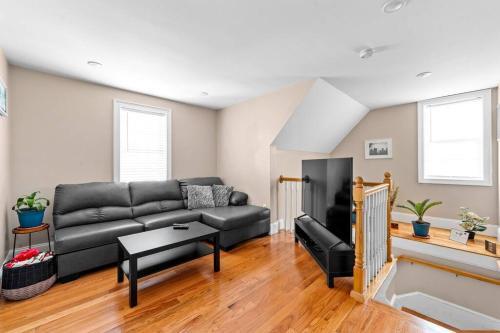 Quincy Apartment | 555-2 6BR Quincy - Spacious Apt near Perry Beach
