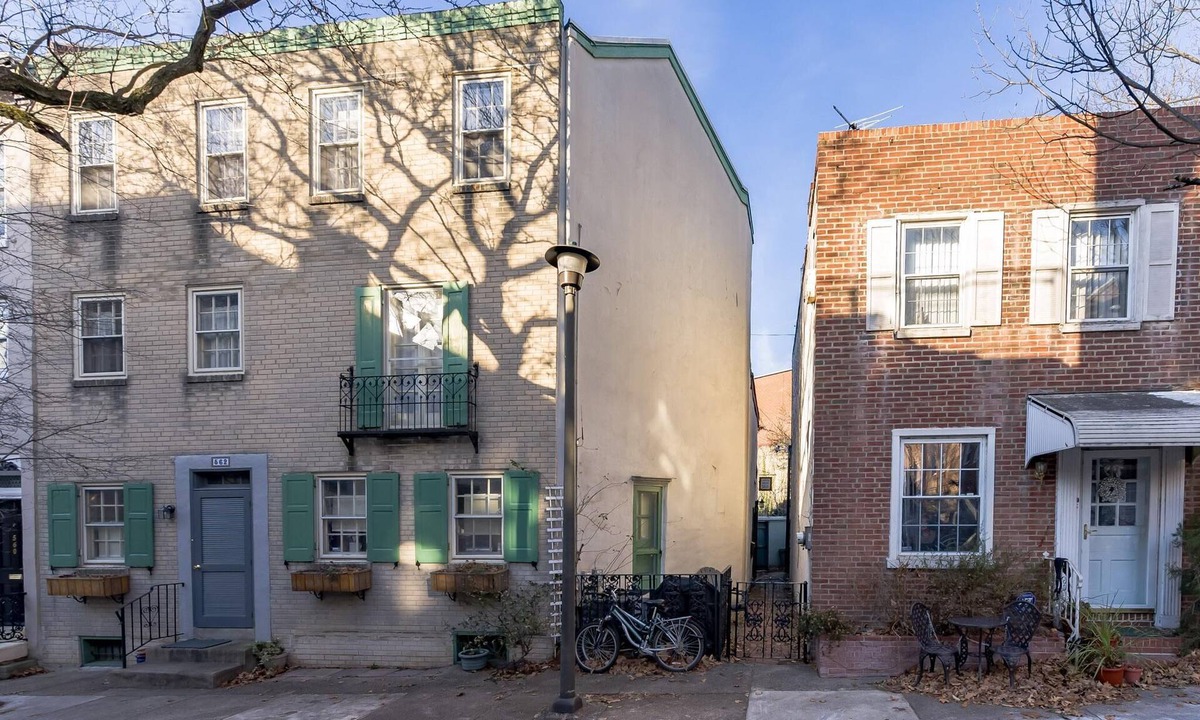 Fairmount House | 564 1/2 North Judson