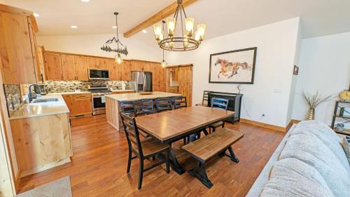 Three Rivers House | 56593 Celestial Dr home