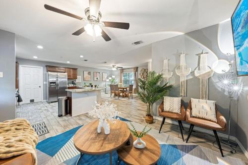 Southside House | 5802 Comfortable 4BR Home Near Lackland AFB & SeaWorld San Antonio