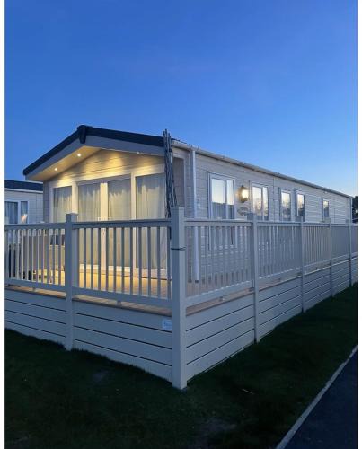 Hopton Resort | 59 Cliff Field