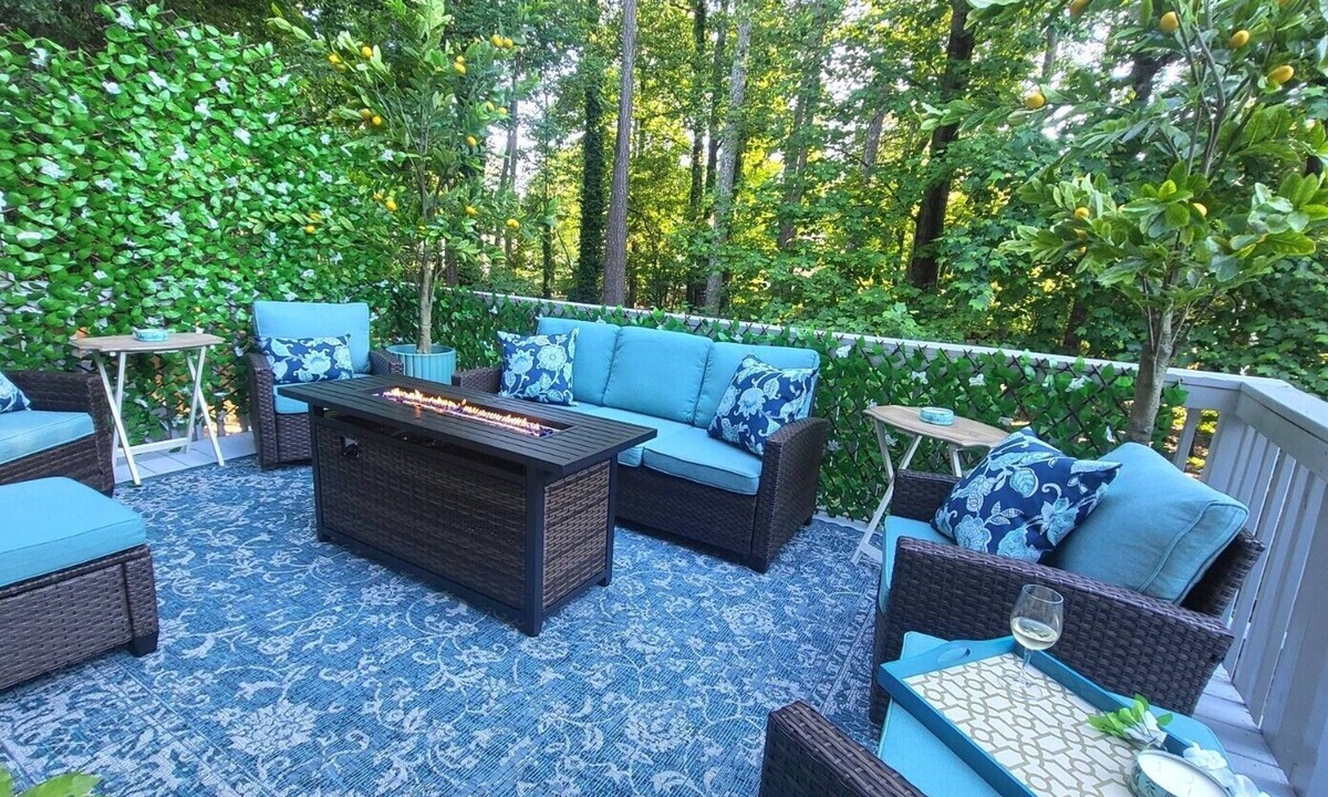 Suwanee House | 5B/3B Furnished w/Firepit, Massage Chair, Tesla EV Charger w/adapter, & Big Deck