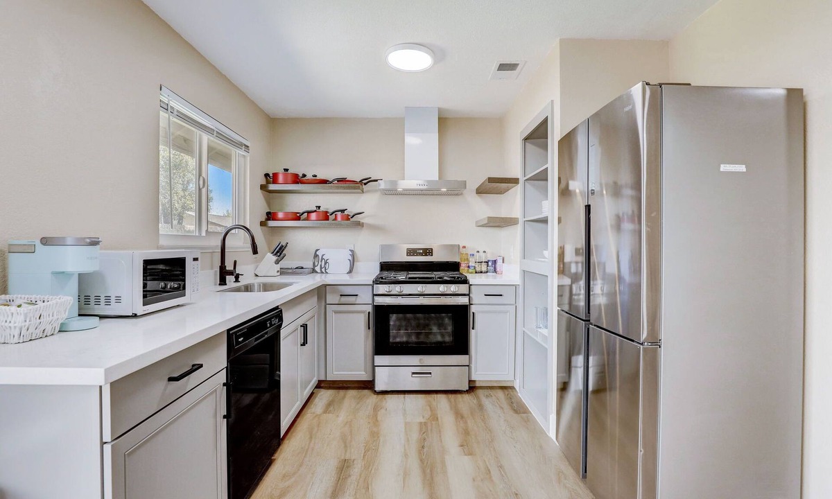 Sacramento House | 5B3B | Convenient Location | Backyard BBQ | Workstation | RV Parking | SmokeFree