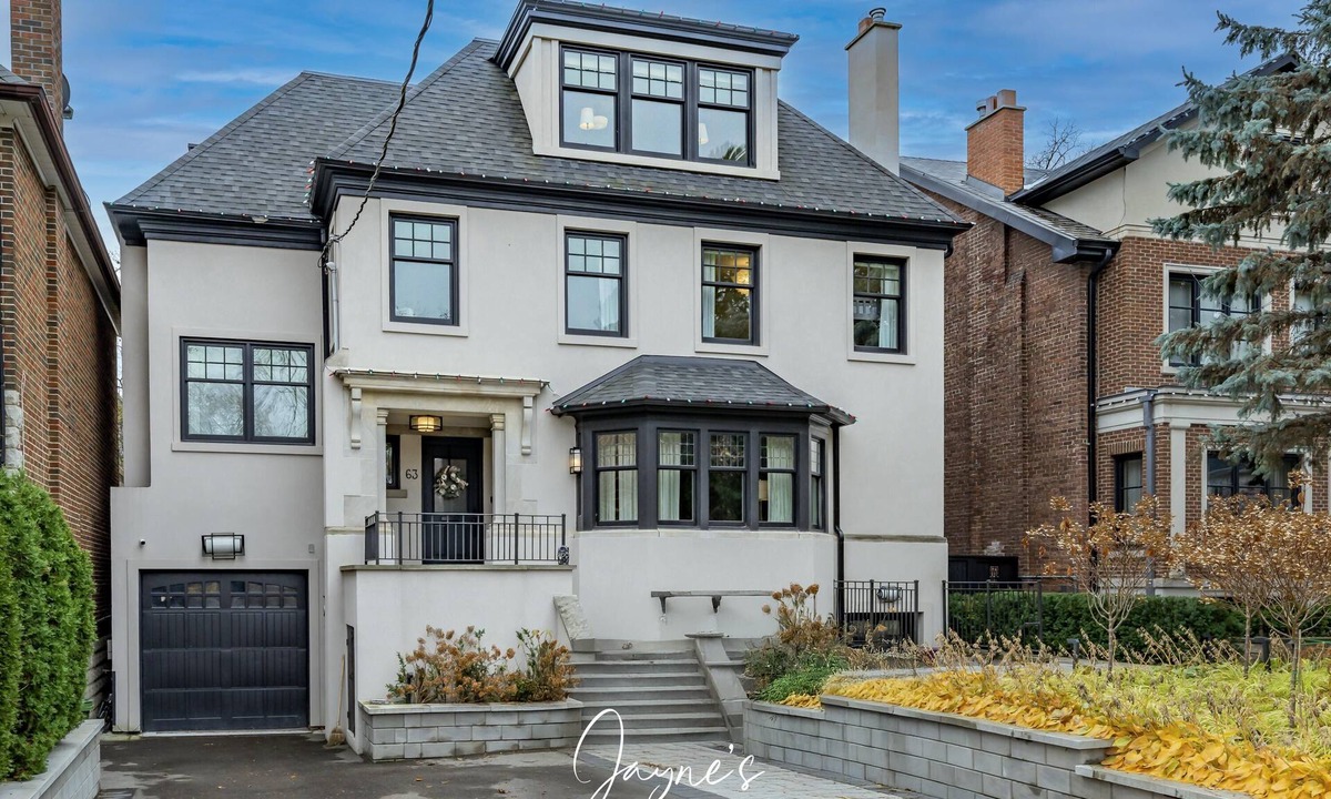 Lytton Park House | 5bed 5bath home in Lawrence Park with an in-ground pool and sauna
