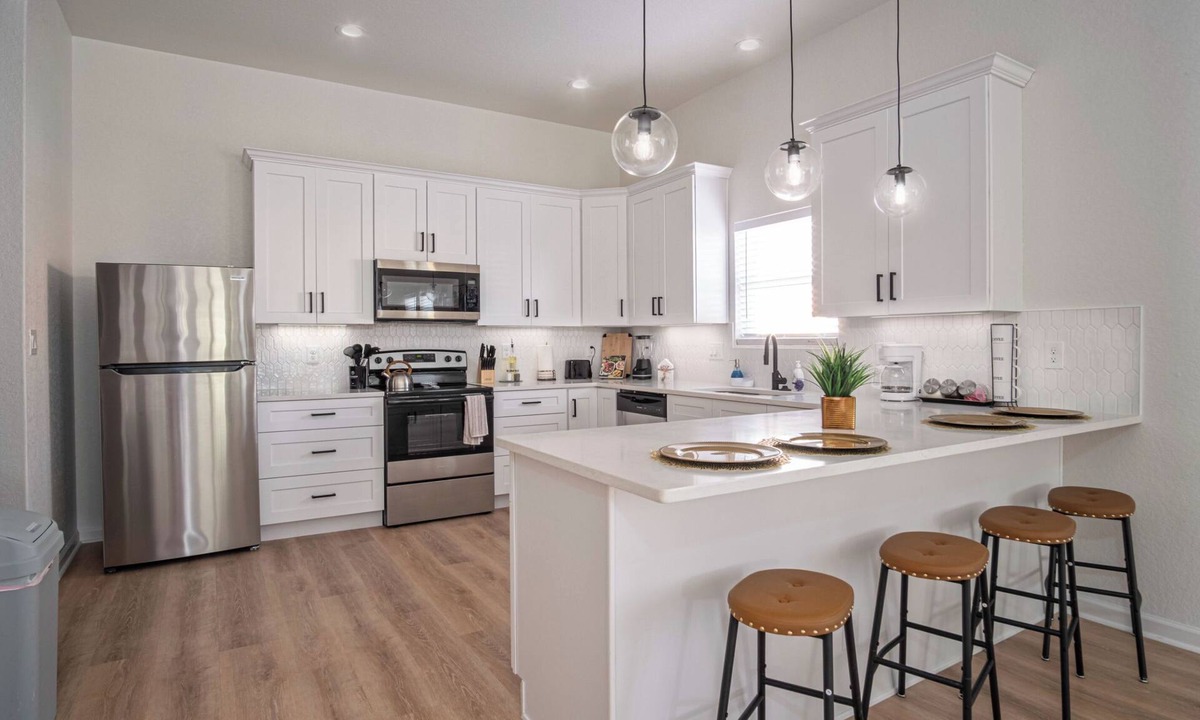 Near East Side Cottage | 5br/3ba Minutes From the Action With Skyline Views