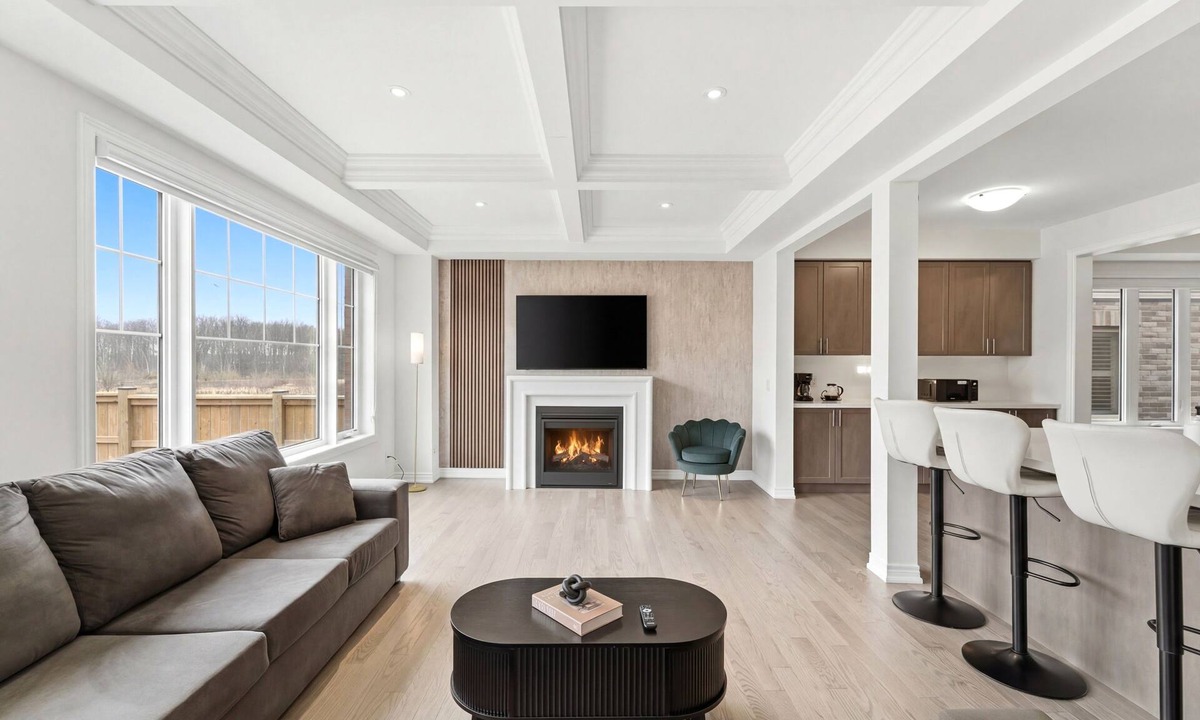 Kitchener House | 5BR/4.5WR Family Fun+Game Room+FencedYard+5Parking