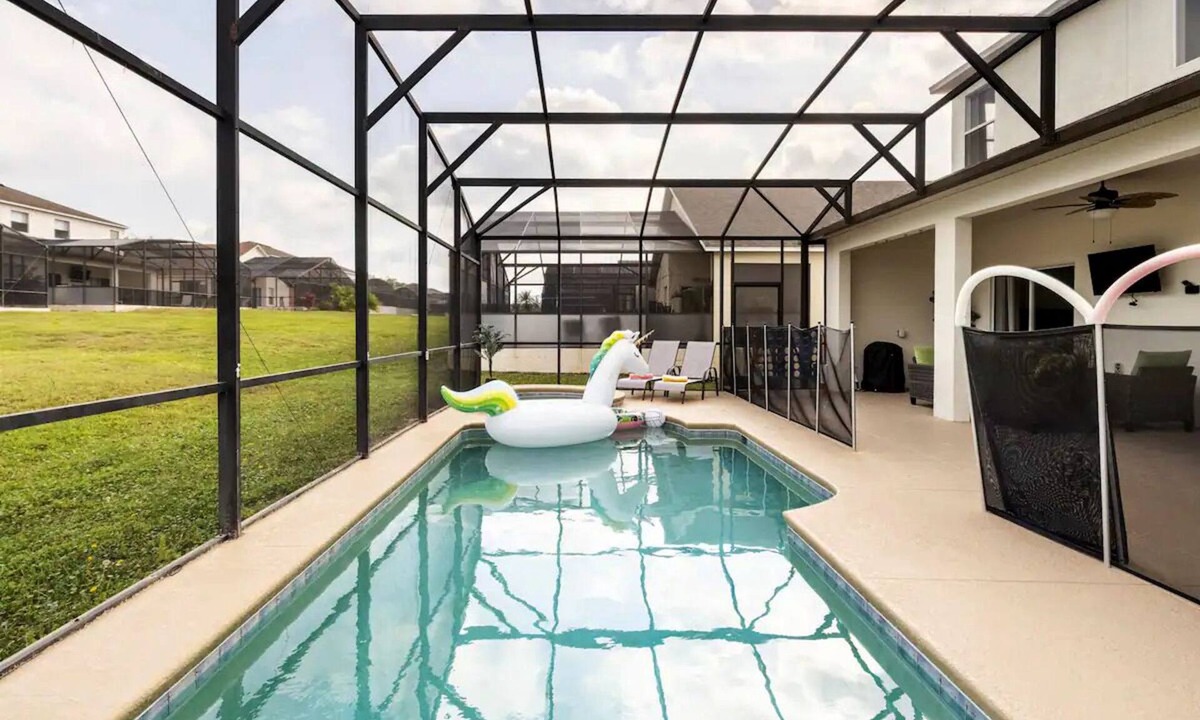 Highgate Park Villa | 5BR 4BA Luxury Villa with Private Heated Pool & Hot Tub! Close to Disney!