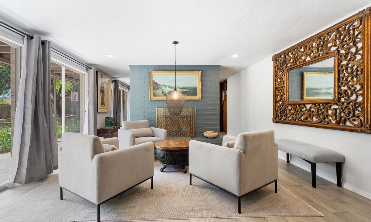 Central Oklahoma City House | 5BR | 7 mins SNU | Hot tub, fenced yard, sleeps 14