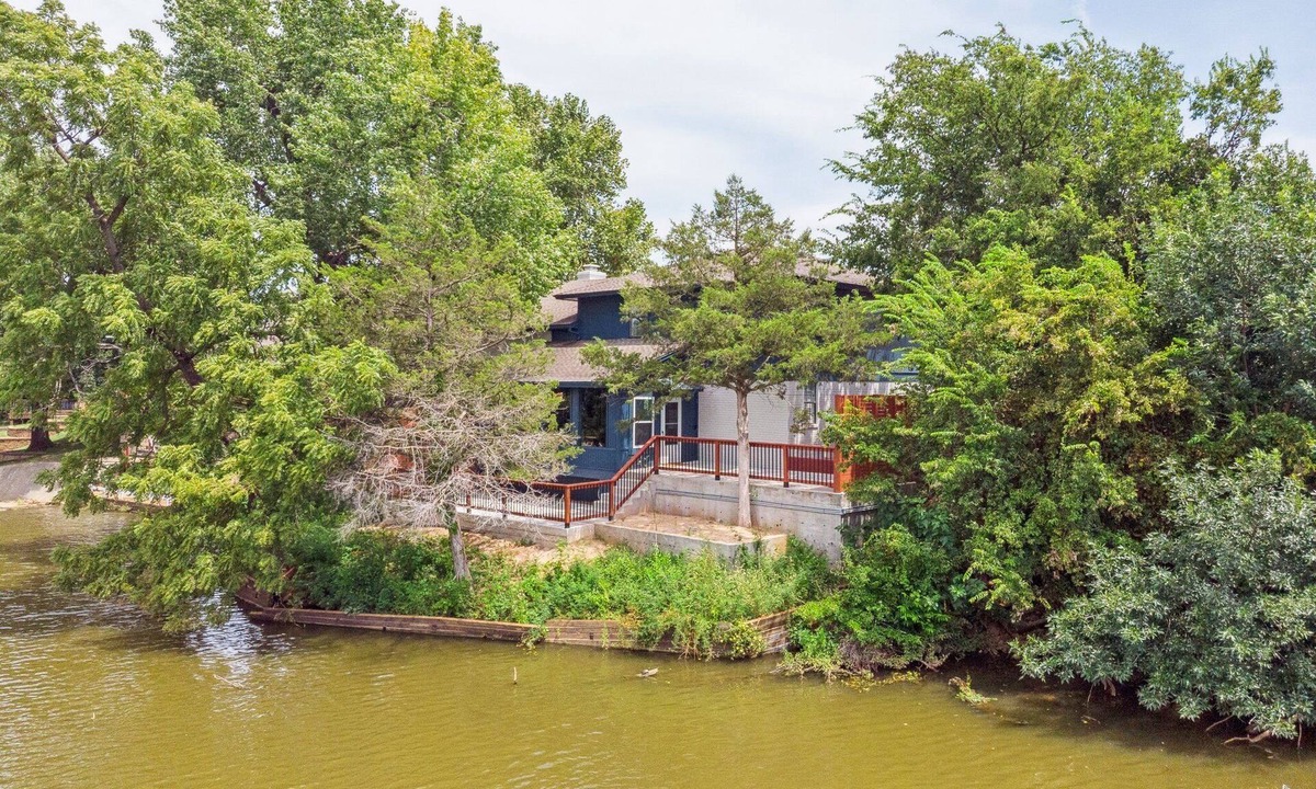 Warr Acres House | 5BR | 8 mins Wiley Post | Hot tub, sleeps 14