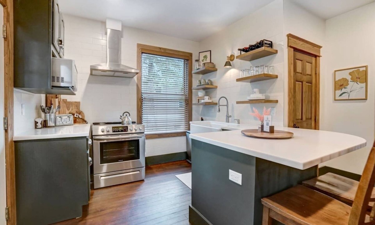 New Haven House | 5BR Family-Friendly Vacation Rental | Pets OK | Sleeps 11