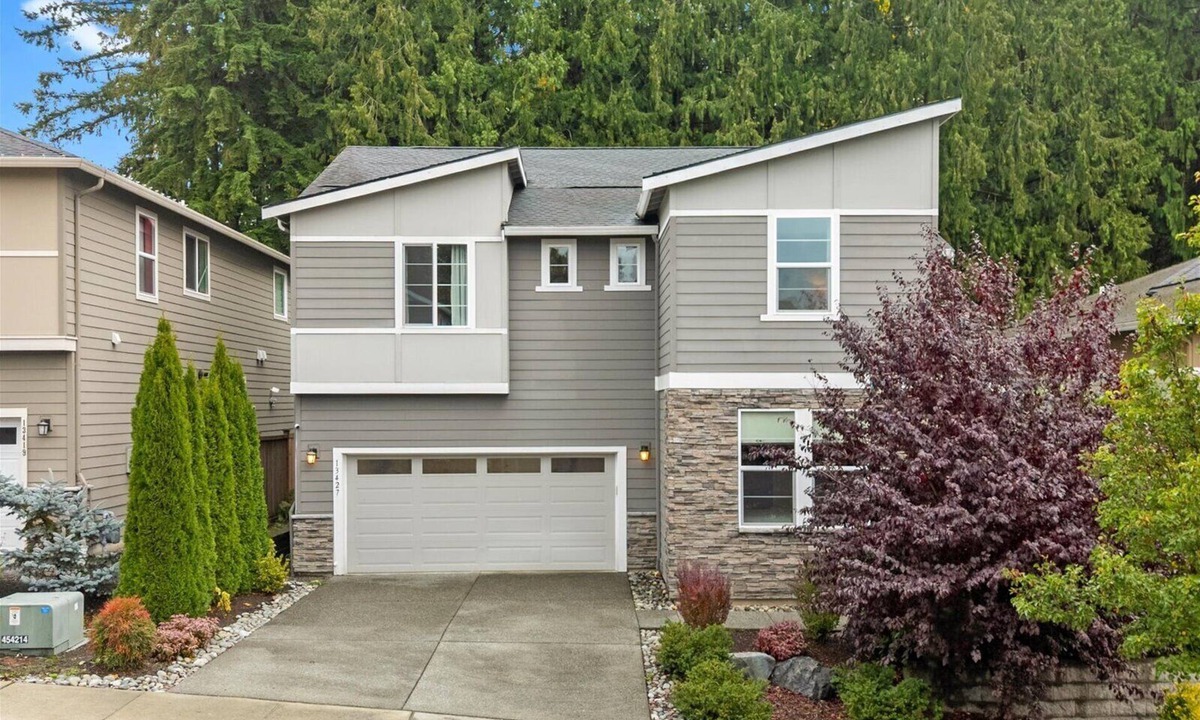 Monroe House | 5BR Family Retreat - Game Loft - Minutes to Fair