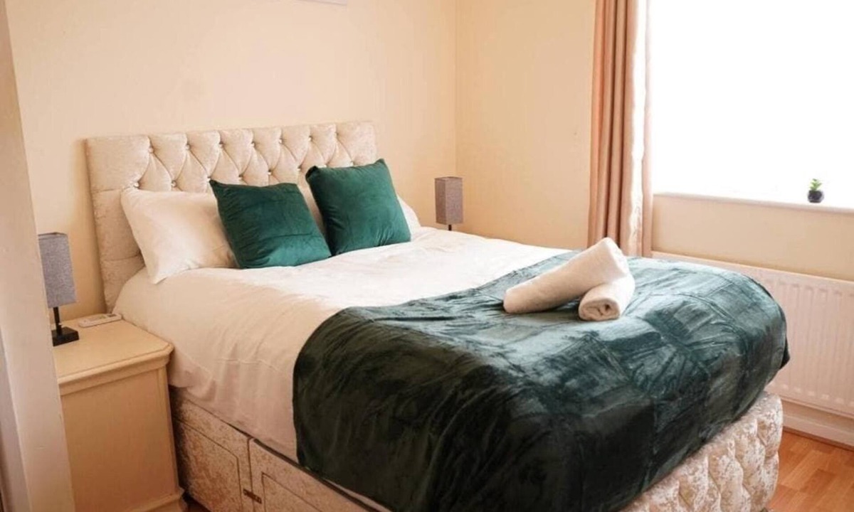 Sutton Coldfield House | 5BR Family Stay w/Garden & BBQ