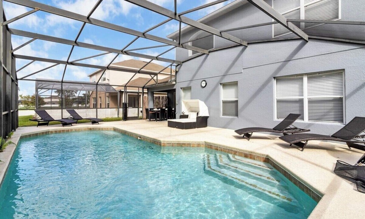 Lake Berkley House | 5BR Family Villa | South-Facing Pool, Game Room, Near Disney