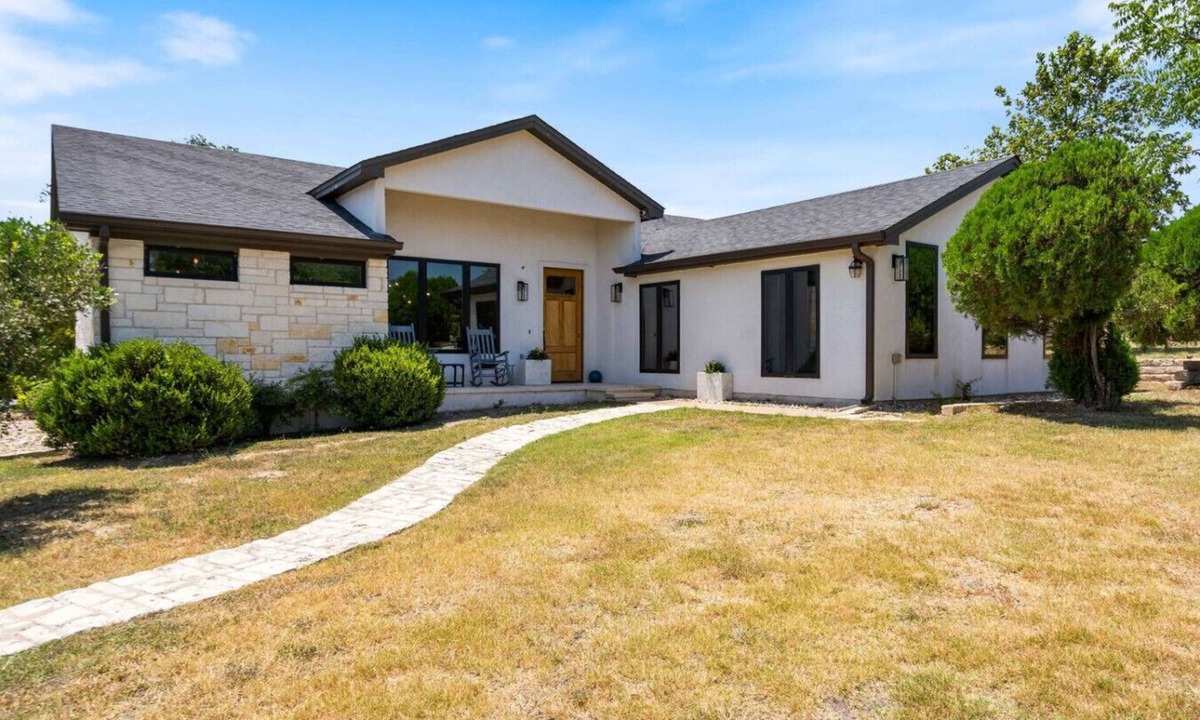 Dripping Springs House | 5BR Hill Country Pool Retreat Fire Pit Sleeps 12
