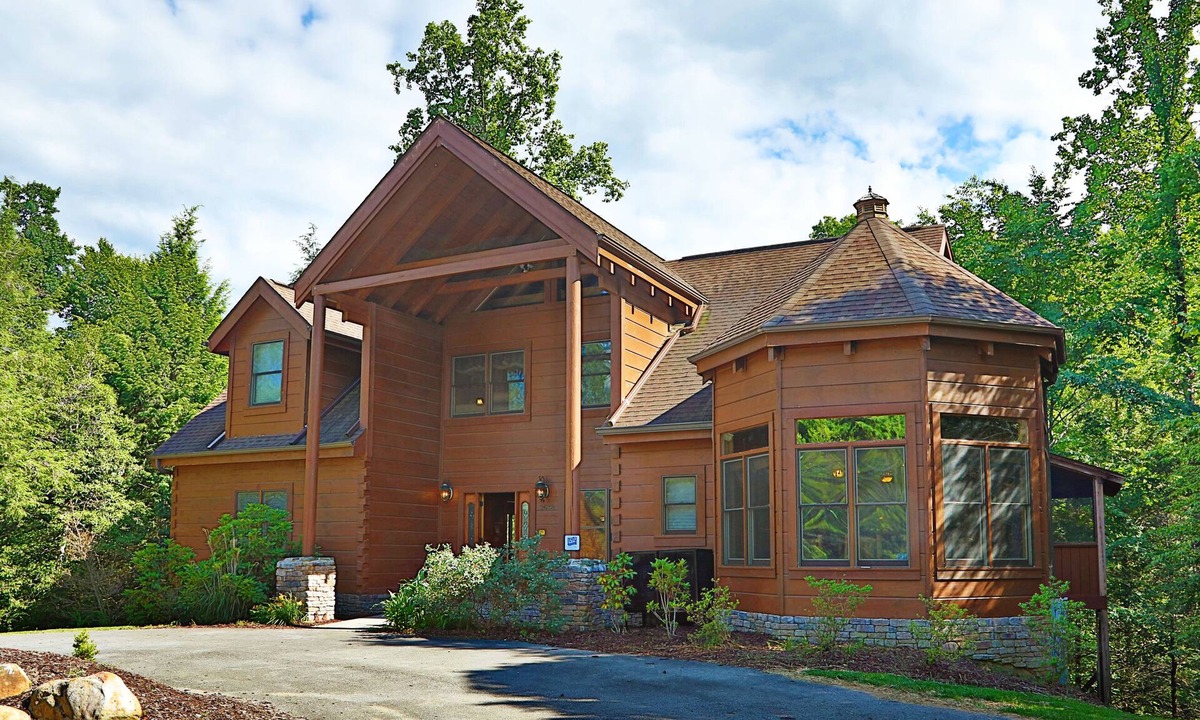 Sevierville Cabin | 5BR, Hot Tub, Peaceful Wooded Setting.