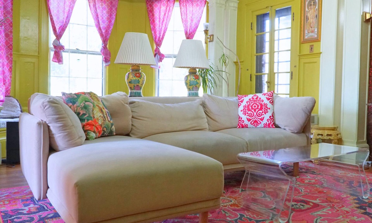 Norwich Other | 5BR Minutes to Mohegan, Large Backyard, Grill + Games