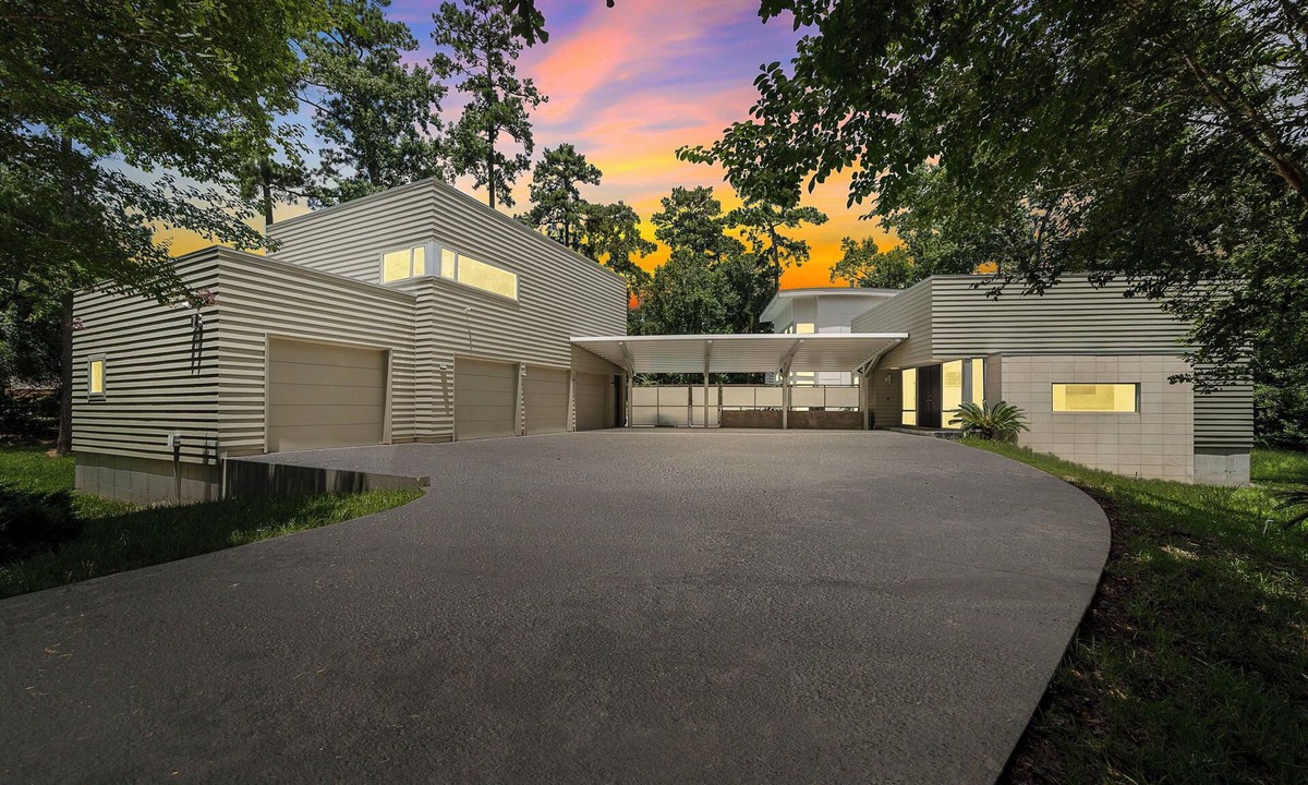 Grogan's Mill House | 5BR+ Modern Home, Pool, Gym, 2 Kitchens, 1 Acre Estate.
