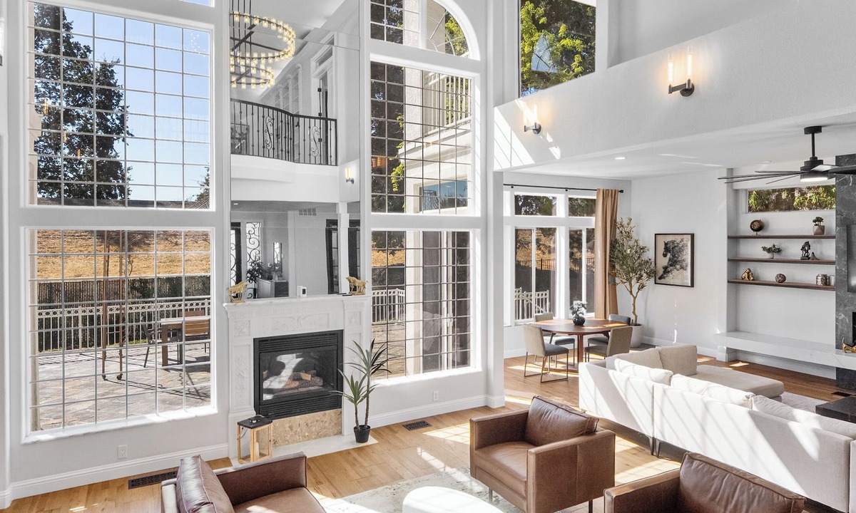 Pocket House | 5BR Modern Riverside Getaway - Relax & Unwind