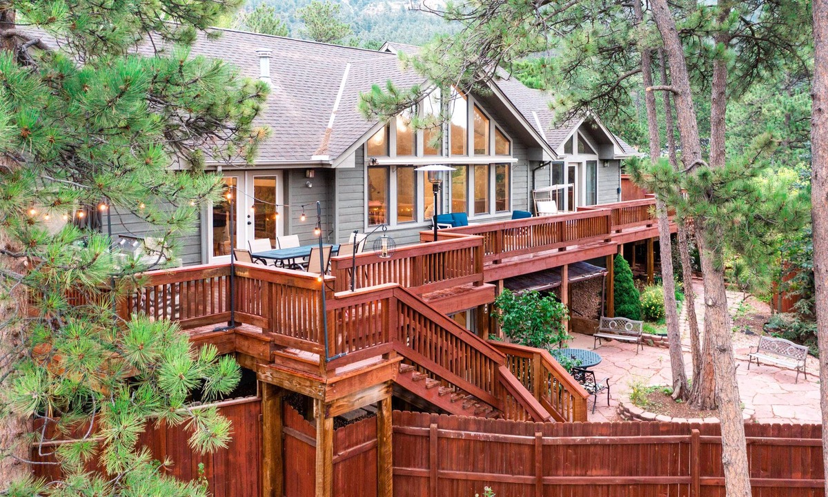 Woodland Park House | 5BR Pikes Peak Estate View- Fire Pit & Hot Tub 331550