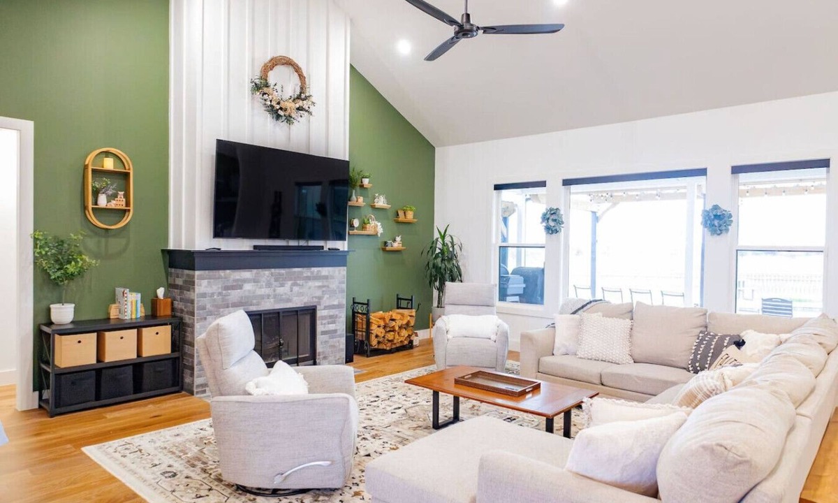 McLennan County House | 5BR Retreat Hot Tub Game Room Pet Friendly