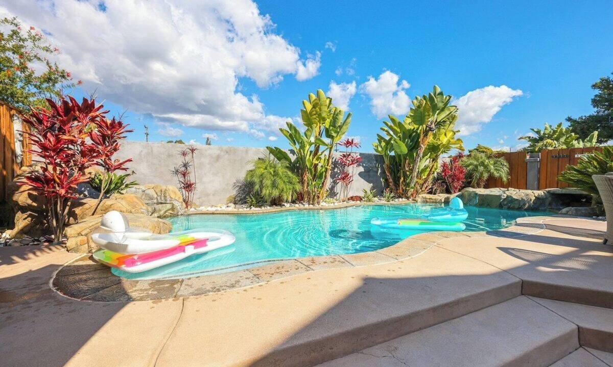 Paradise Hills House | 5BR Retreat w/Salt Water Pool, Spa, Fire Pit &BBQ